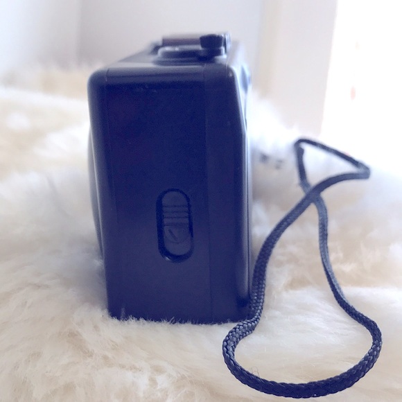 Vivitar EZ 35 View Finder Camera; Film & Focal Length 35mm: Exposure 24mm x 36mm - Picture 13 of 16